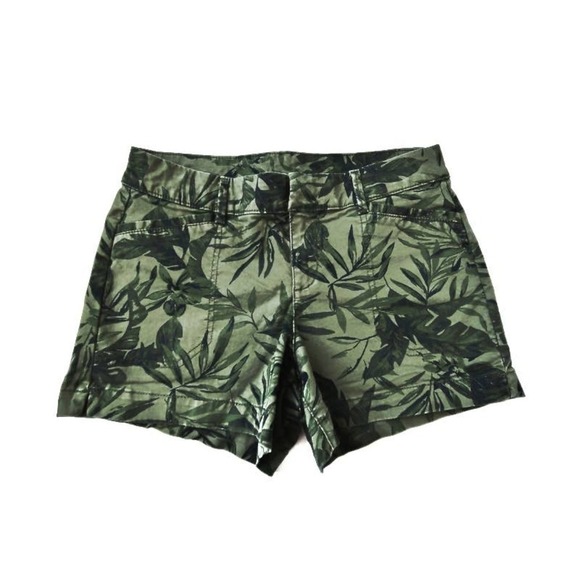 Old Navy Pants - Palm Size 0 Twill Chino Shorts 0/ 3" Old Navy